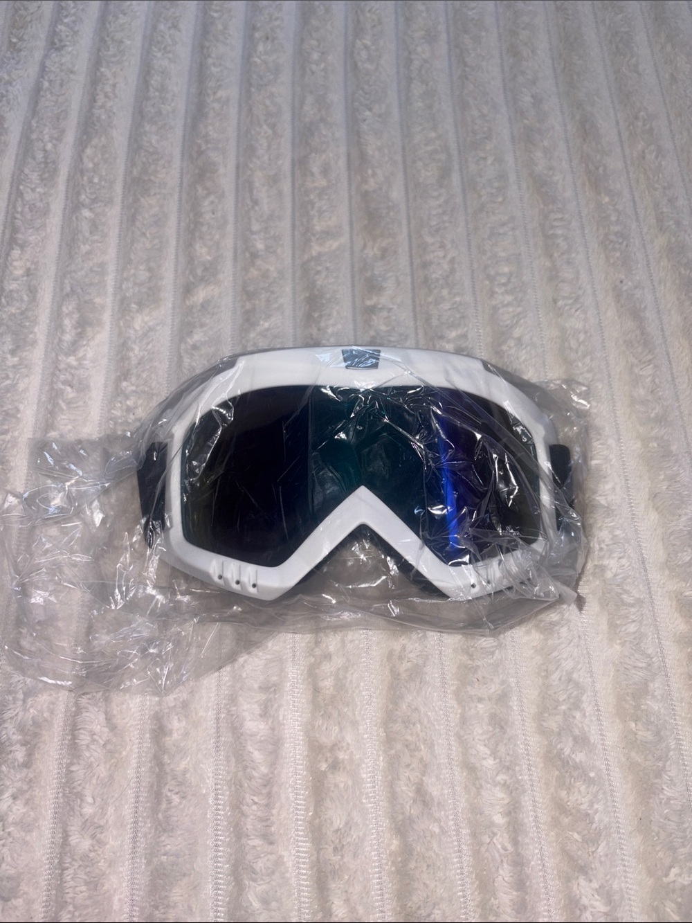 White VR/AR Protective Goggles with Mirrored Lens